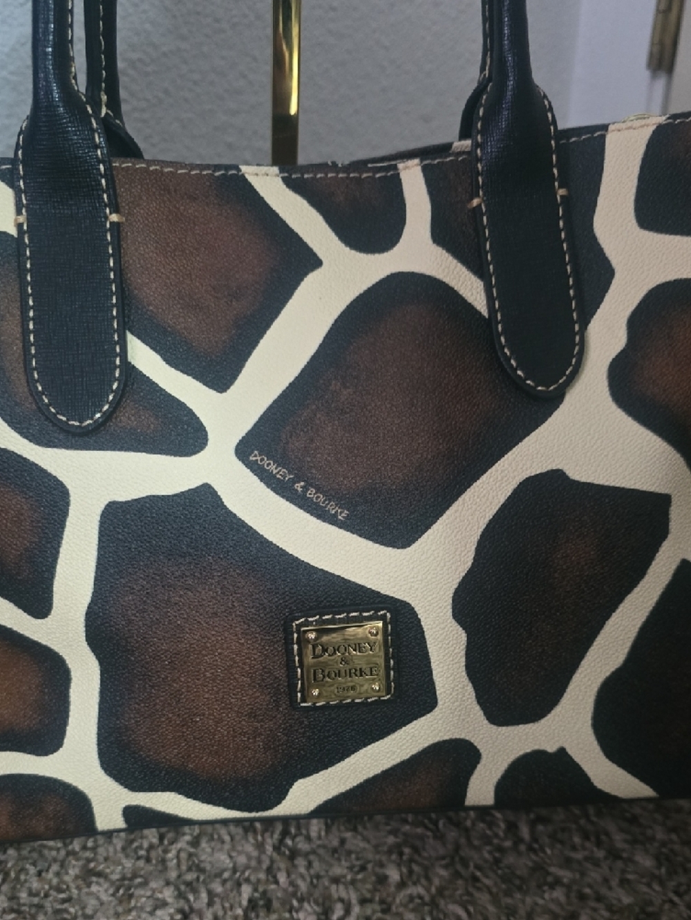 Dooney & Bourke Brown & Cream Giraffe-Pattern Medium Tote (EUC)✨️🤎🤍🦒✨️ - Picture 2 of 15